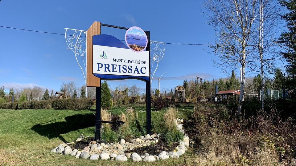 L'affiche de la municipalité de Preissac.
