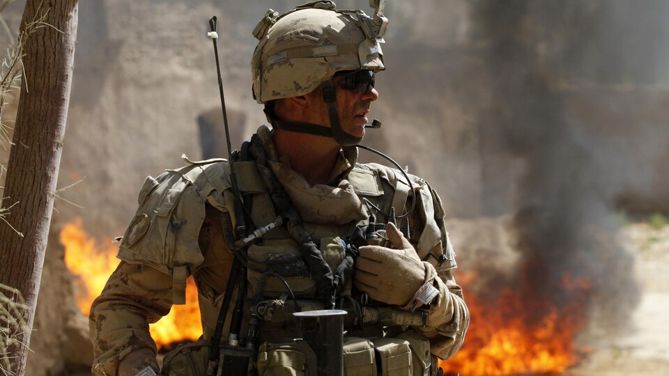 Un soldat canadien patrouille dans la province de Kandahar, en Afghanistan.