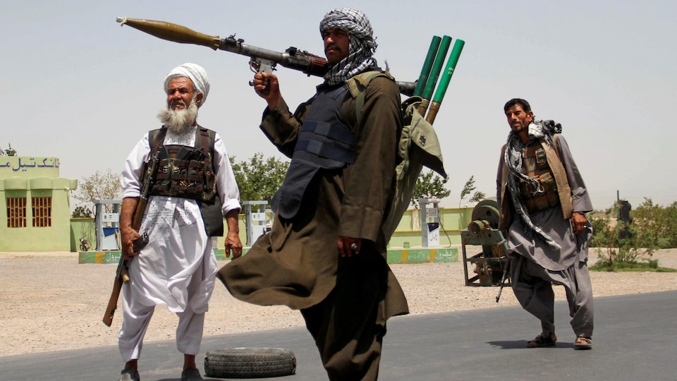  Trois combattants afghans.