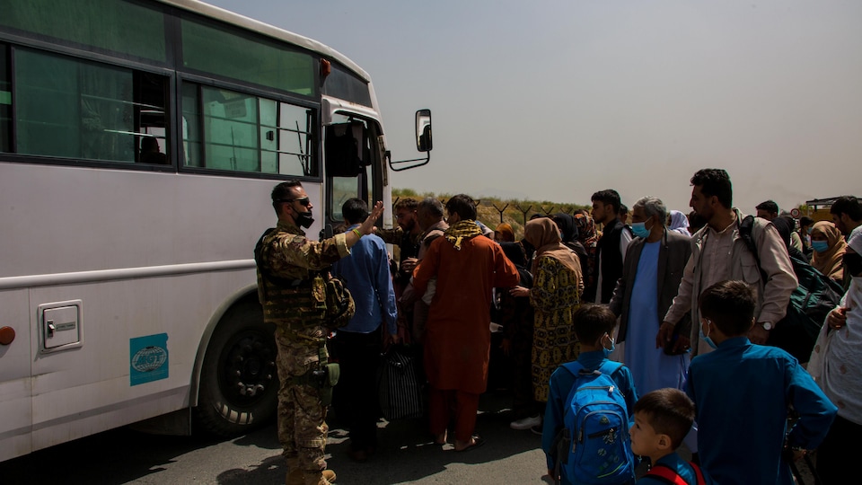 German military members process evacuees during an evacuation at Hamid Karzai International Airport, Kabul, Afghanistan, August 28, 2021.  U.S. Marine Corps/Cpl. Davis Harris/Handout via REUTERS.  THIS IMAGE HAS BEEN SUPPLIED BY A THIRD PARTY.