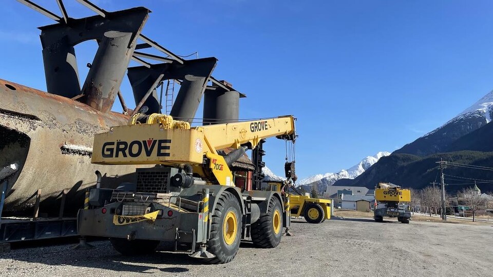 Une grue au port de Skagway, en Alaska, avril 2022. 