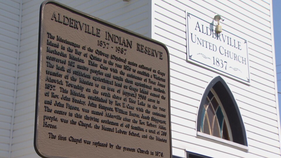 Plaque de la réserve de Alderville devant l'Église Unifiée.