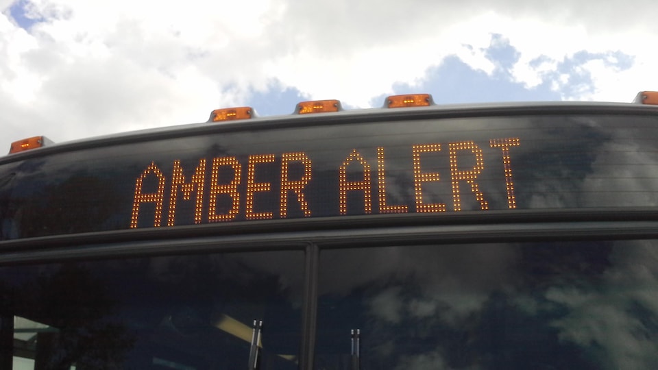 Un haut d'autobus avec la mention Amber Alert. (archives)
