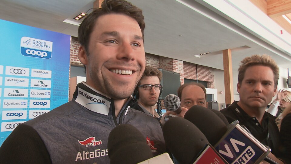 Alex Harvey, lors d'un point de presse à Québec le jeudi 21 mars