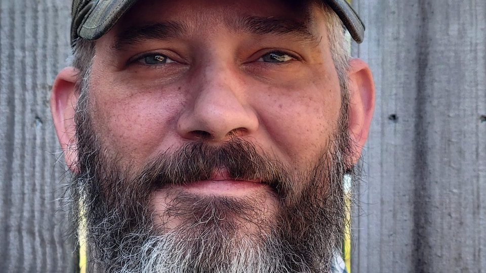 Portrait de l'Américain Alexander Drueke avant son départ en Ukraine en mars 2022.