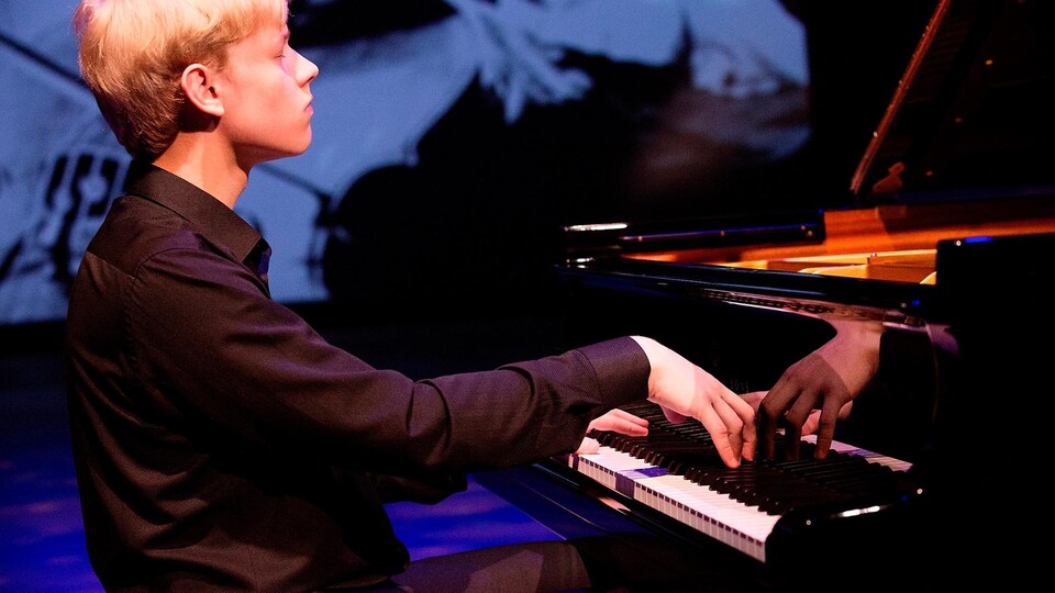 Alexander Malofeev au piano.