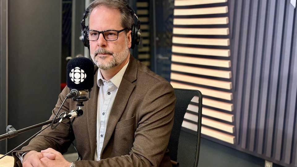 Le député néo-démocrate de Rosemont—La Petite-Patrie, Alexandre Boulerice en entrevue dans les studios de Radio-Canada à Ottawa.
