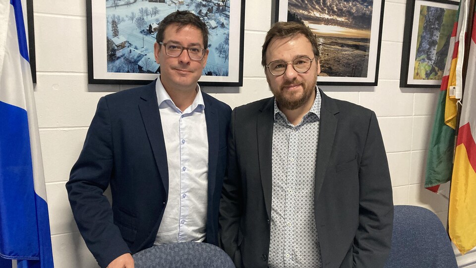 Les députés du Bloc québécois dans un bureau de circonscription.