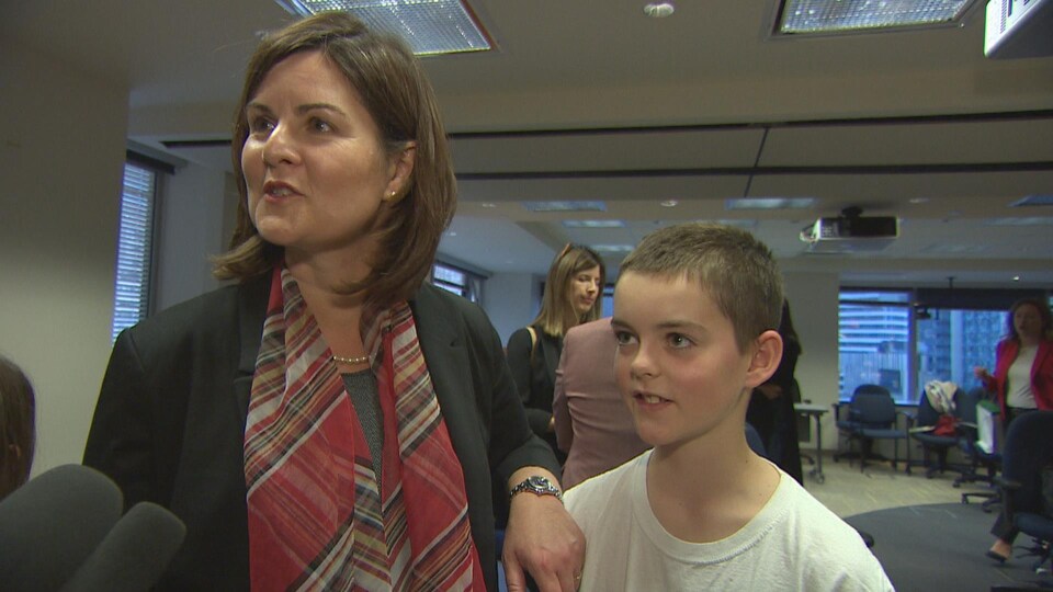 Alicia Smith et son fils Marcus sont tous les deux dyslexiques.
