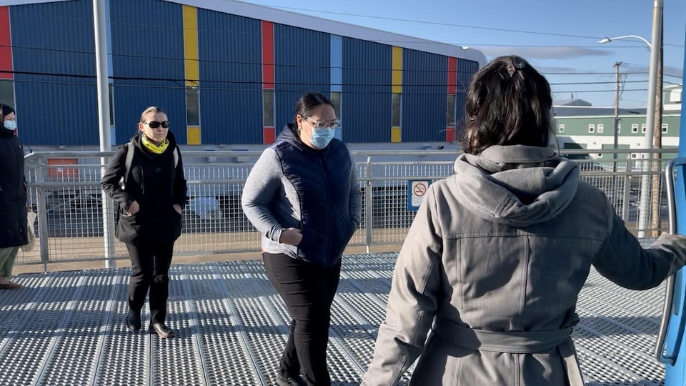 A woman entered the court.