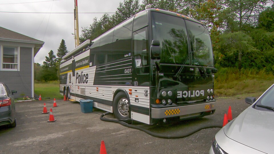 The Sûreté du Québec Command Center is located in the center of the village of Sainte-Paule. 