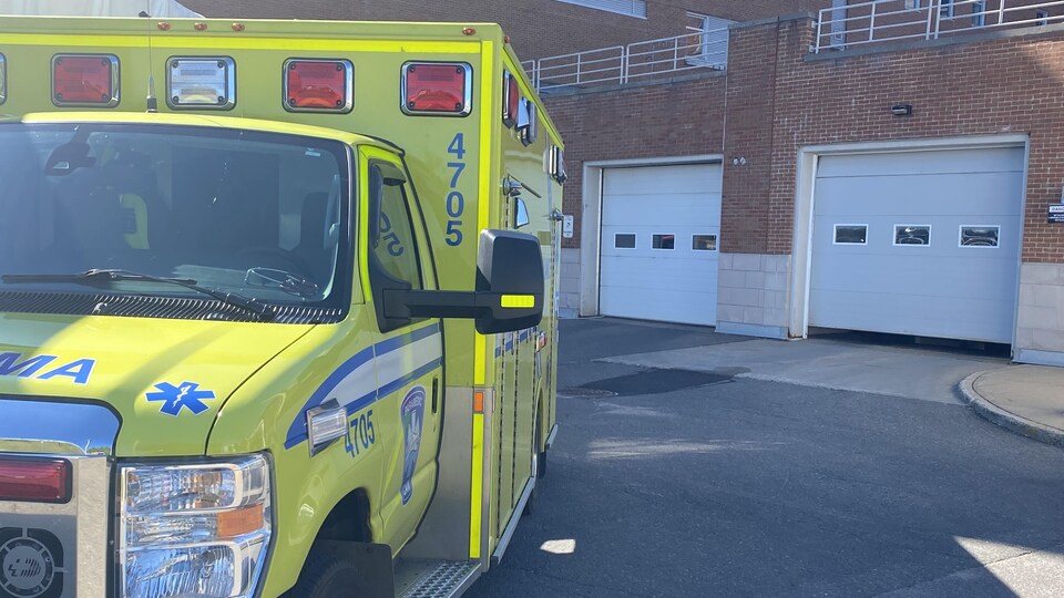 Des patients auscultés dans le garage de l’urgence de TroisRivières
