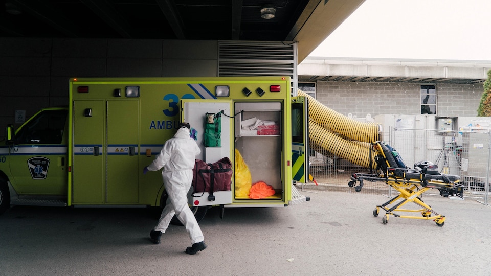 Un ambulancier à l'hôpital Sacré-Coeur