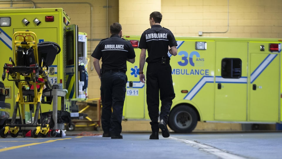 Ambulanciers d'Urgences-santé à Montréal.
