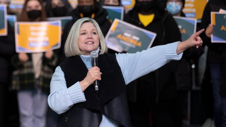 Andrea Horwath speaks into the microphone during a campaign rally.