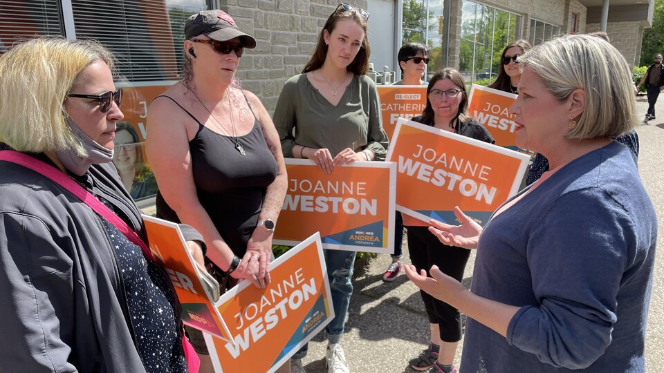 Ms. chatting. Horwath to a group of women in the Windsor-area who are having difficulty paying their rent.