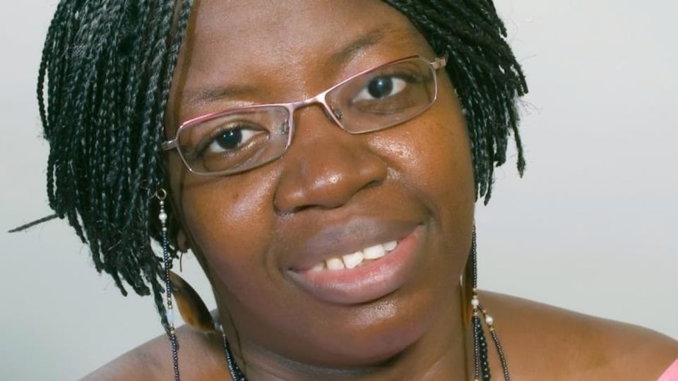 Angèle Bassolé-Ouédraogo est une journaliste et poète canado-burkinabé,  née à Abidjan en Côte d'Ivoire. 