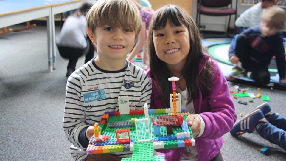 Des élèves de l'école Anne-Hébert, à Vancouver.