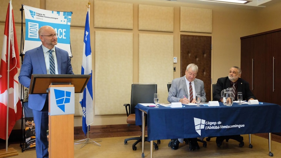 Le Cégep de l'AbitibiTémiscamingue reçoit 2M pour les laboratoires du campus d'Amos Radio Le Cégep de l'AbitibiTémiscamingue reçoit 2M pour les laboratoires du campus d'Amos Radio