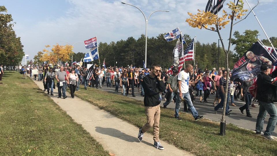 une foule de manifestants