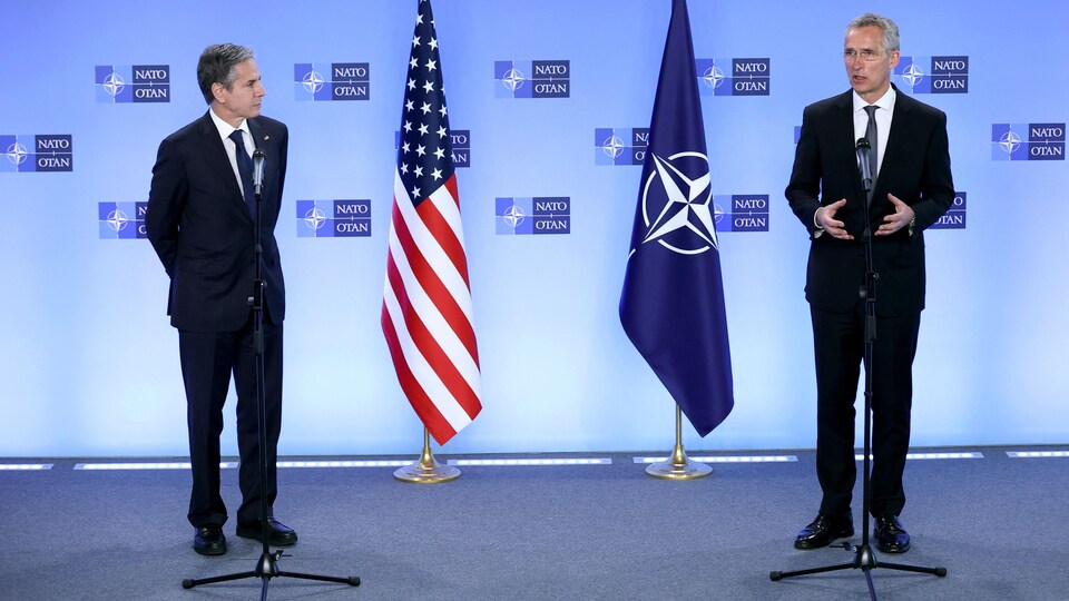 Messieurs Blinken et Stoltenberg en conférence de presse
