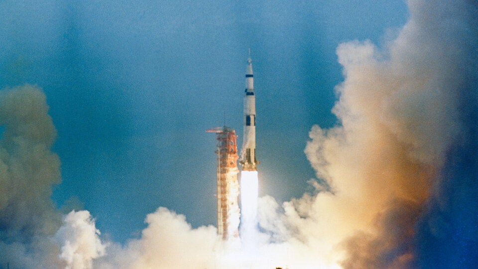 Décollage de la fusée transportant Apollo 9.