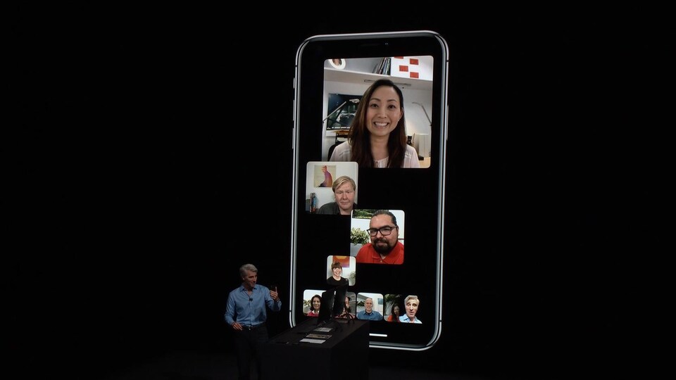 Une capture d'écran montrant une démonstration de conversation à huit personnes sur FaceTime.