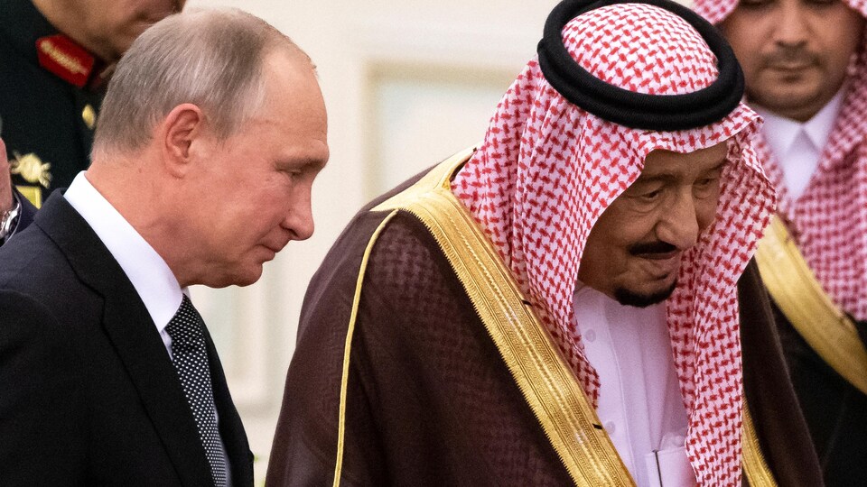 Vladimir Poutine et le roi Salmane lors d'une visite officielle.
