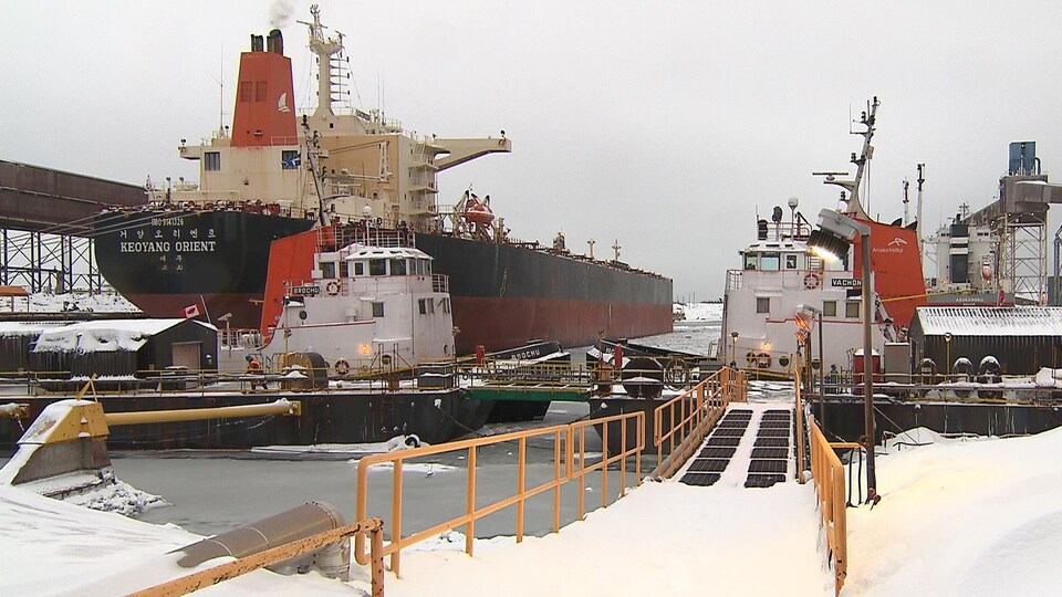 Le quai de chargement d'ArcelorMittal à Port-Cartier.