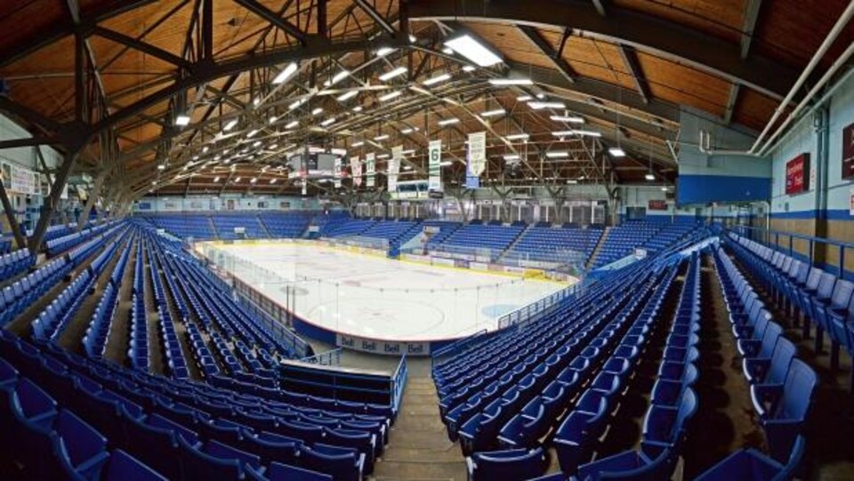 L'intérieur de l'aréna du Grand Sudbury.