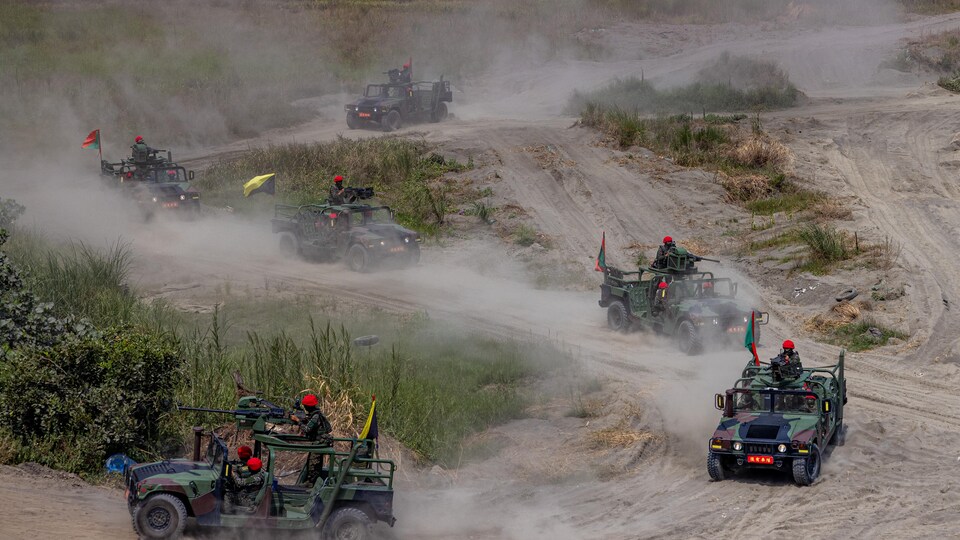 Des soldats taïwanais participent à un exercice militaire en cas d'invasion de l'île par l'armée chinoise.
