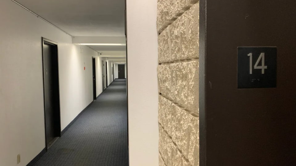 Le couloir du 14e étage.