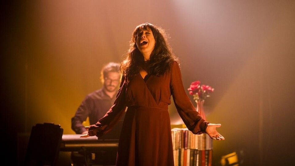 Catherine Allard dans la pièce « Je cherche une maison qui vous ressemble » , présentée au théâtre Denise-Pelletier
