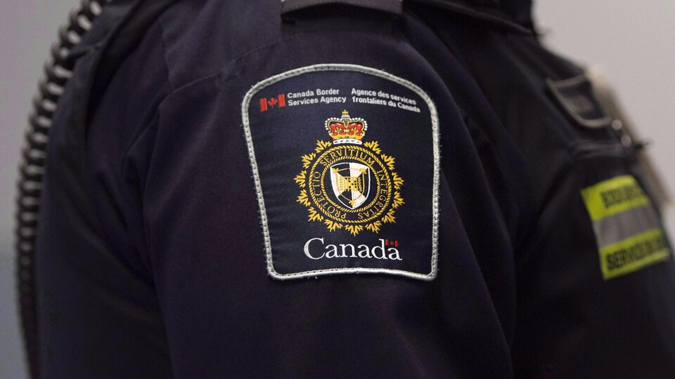 Un écusson de l'Agence des services frontaliers du Canada.