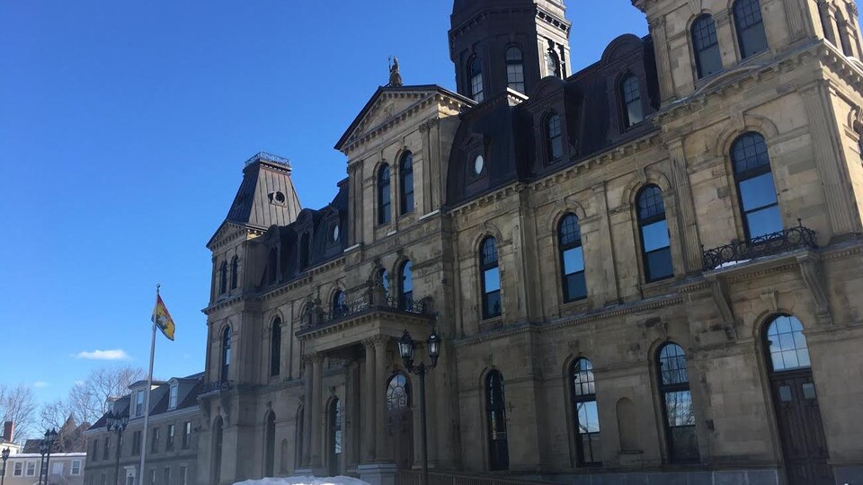 La façade de l'édifice de l'Assemblée législative à Fredericton