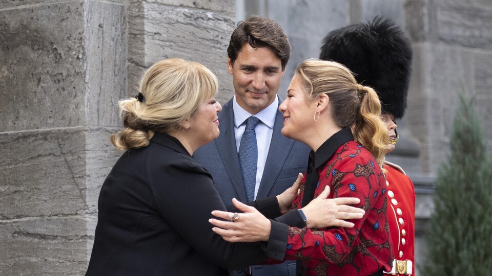 Assunta Di Lorenzo accueille le premier ministre Justin Trudeau et sa femme Sophie Grégoire Trudeau à Rideau Hall, le 11 septembre 2019.