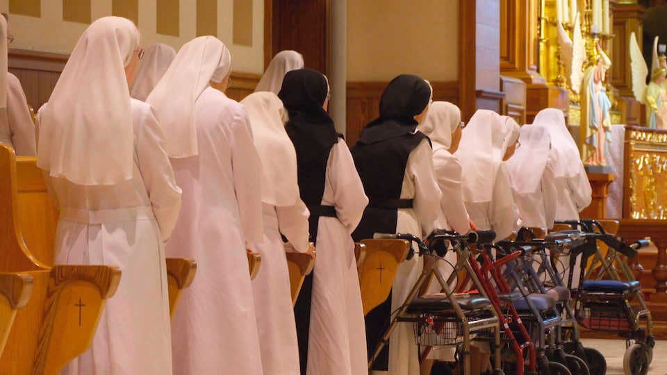 Les soeurs de la congrégation lors d'une messe
