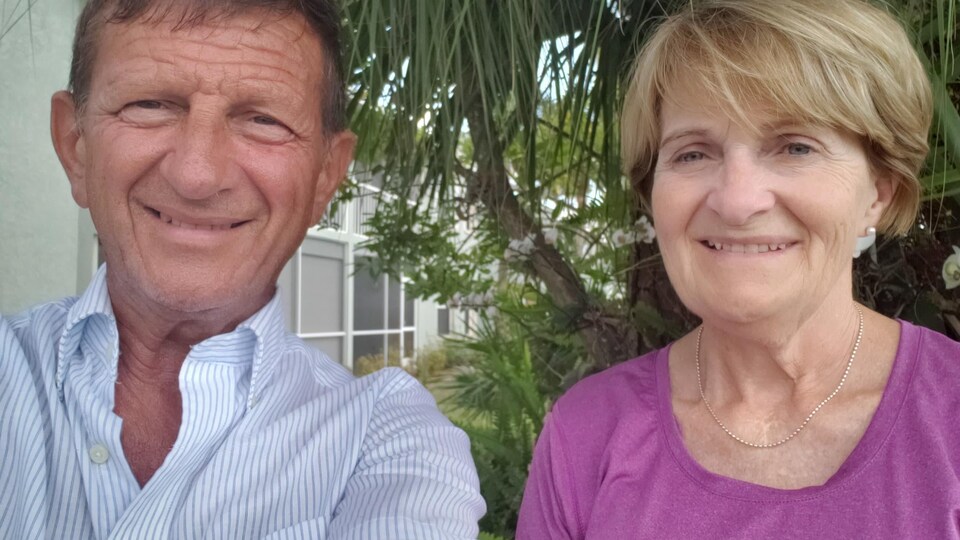 couple qui prend un selfie