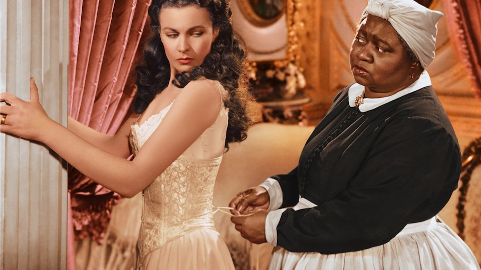 Vivien Leigh et Hattie McDaniel dans une scène du film « Autant en emporte le vent »