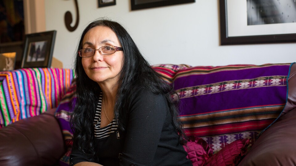 Lucila Guerrero, atteinte du syndrome d’Asperger, sourit à la caméra.