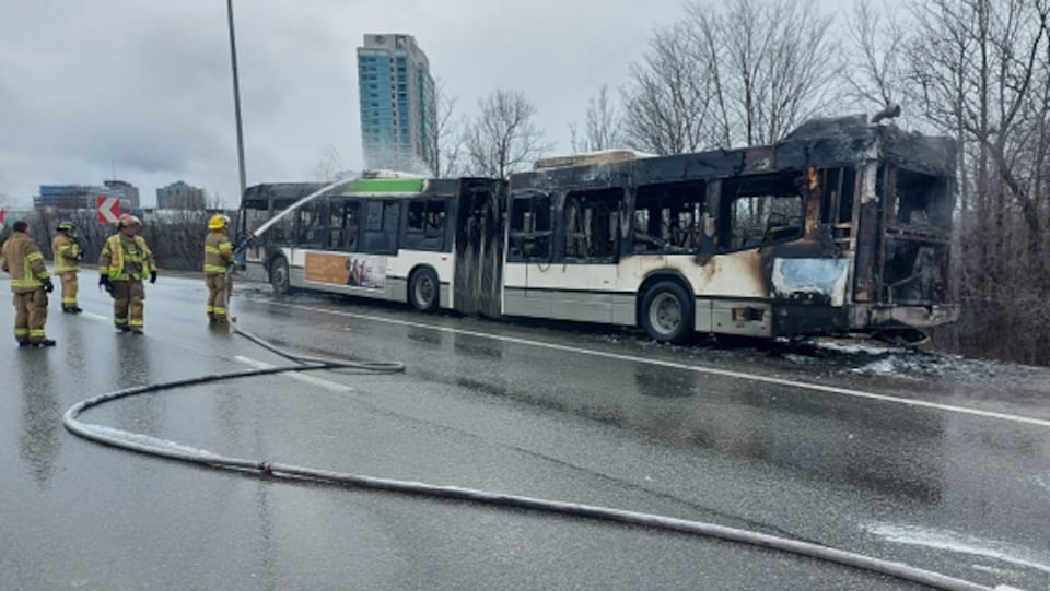 A burning bus was killed by firefighters who poured water on it.