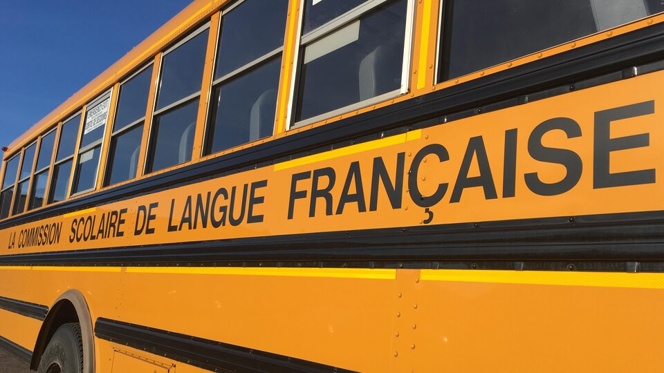 Un autobus de la Commission scolaire de langue française de l'Île-du-Prince-Édouard.