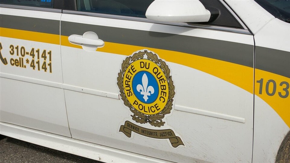 Véhicule de patrouille de la Sûreté du Québec.