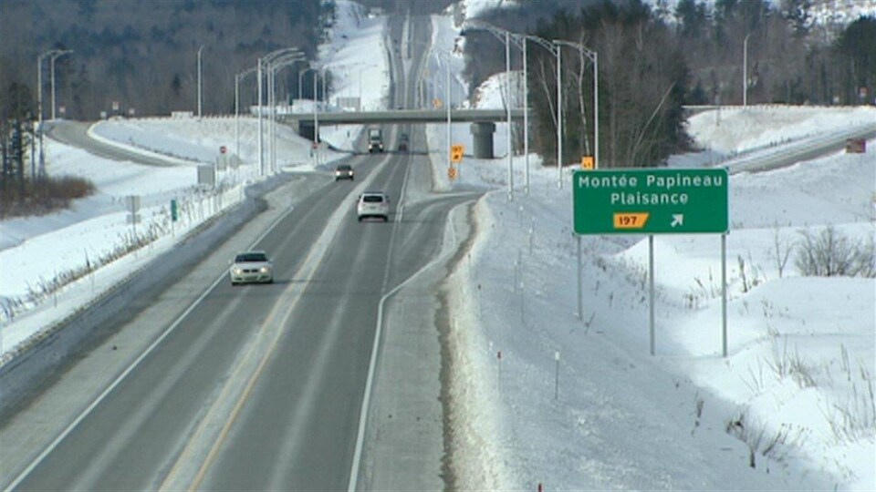 L'autoroute 50 a été construite en fonction d'un élargissement éventuel.