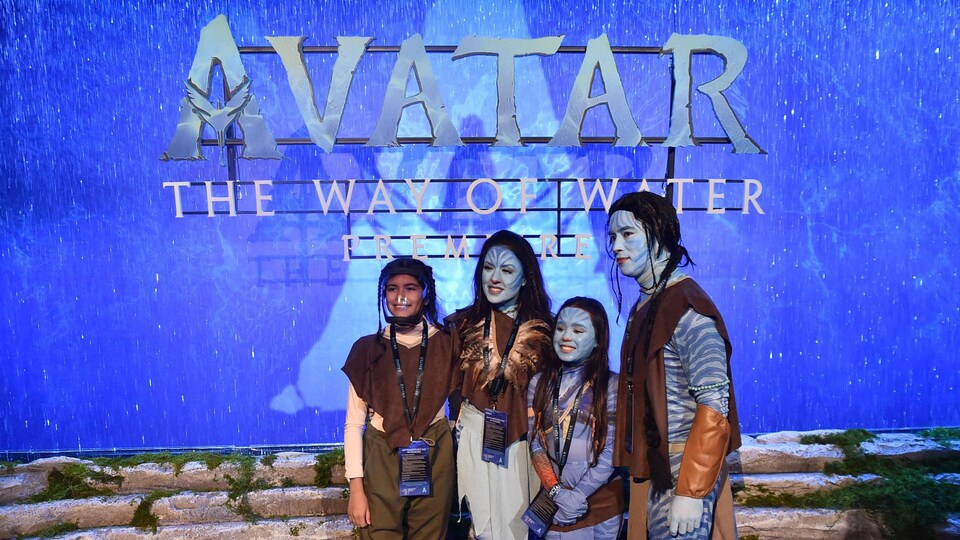 Durée d\'Avatar 2: Avatar 2 đã ra mắt và đang nối tiếp thành công từ phần trước với sự dài hơi lên đến 2 giờ 40 phút. Cùng tận hưởng hành trình đầy cảm xúc, đồng hành cùng các nhân vật quen thuộc và khám phá thế giới mới đầy màu sắc chỉ có trong Avatar