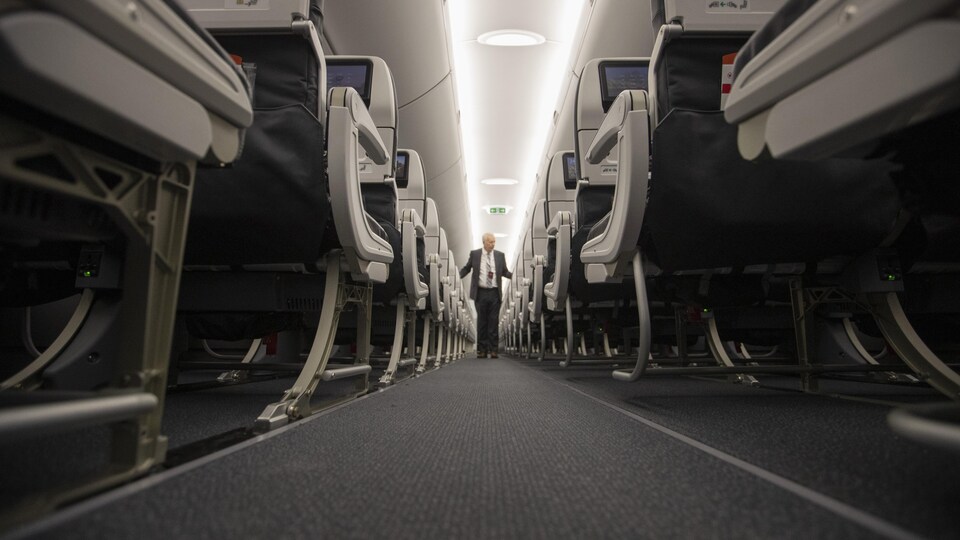 L'intérieur d'un avion Airbus A220