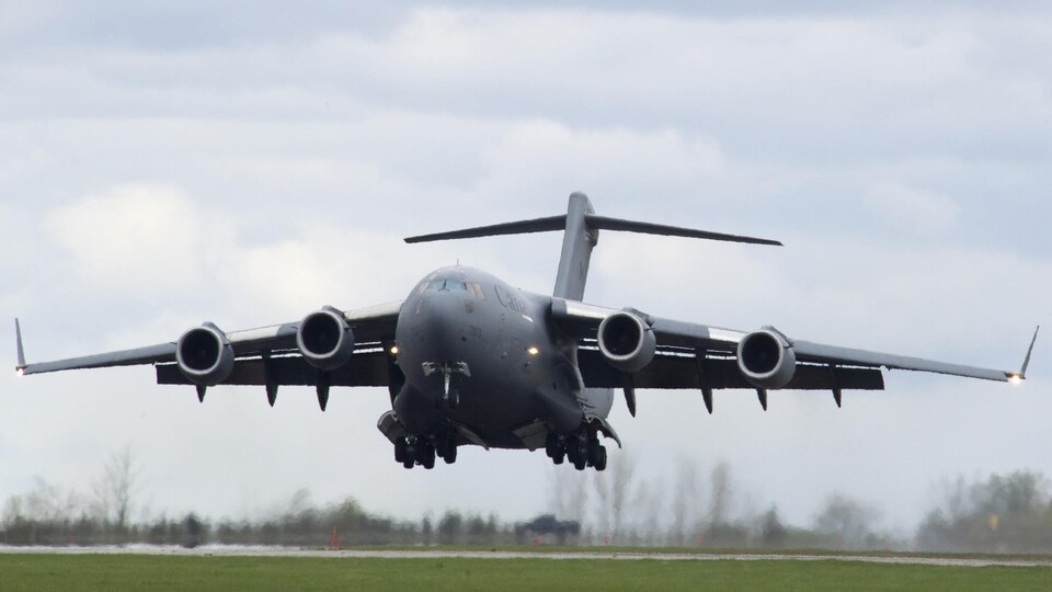 Un avion de l'armée canadienne