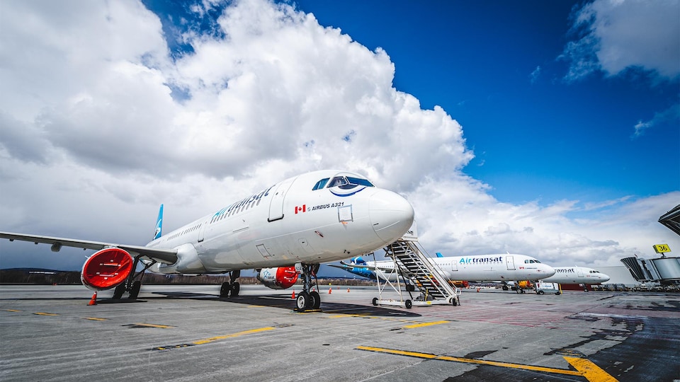 Des avions du transporteur Air Transat cloués sur le tarmac de l'aéroport de Québec jusqu'à nouvel ordre. 