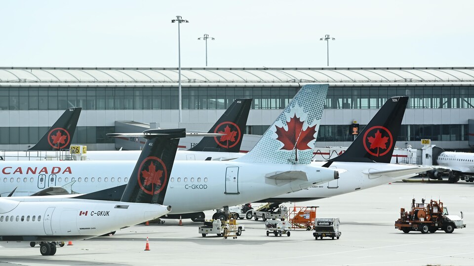 Des avions d'Air Canada.