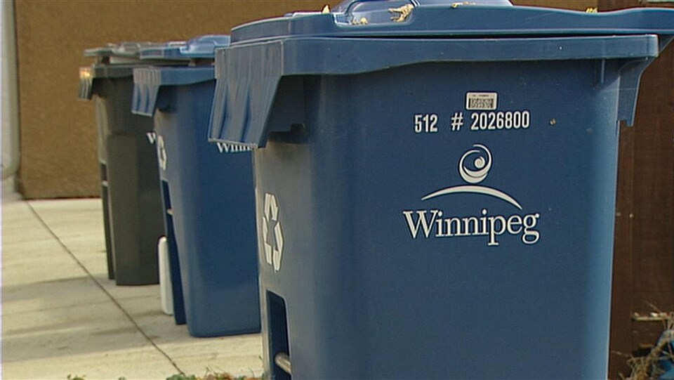 Des bacs de recyclage de la Ville de Winnipeg.